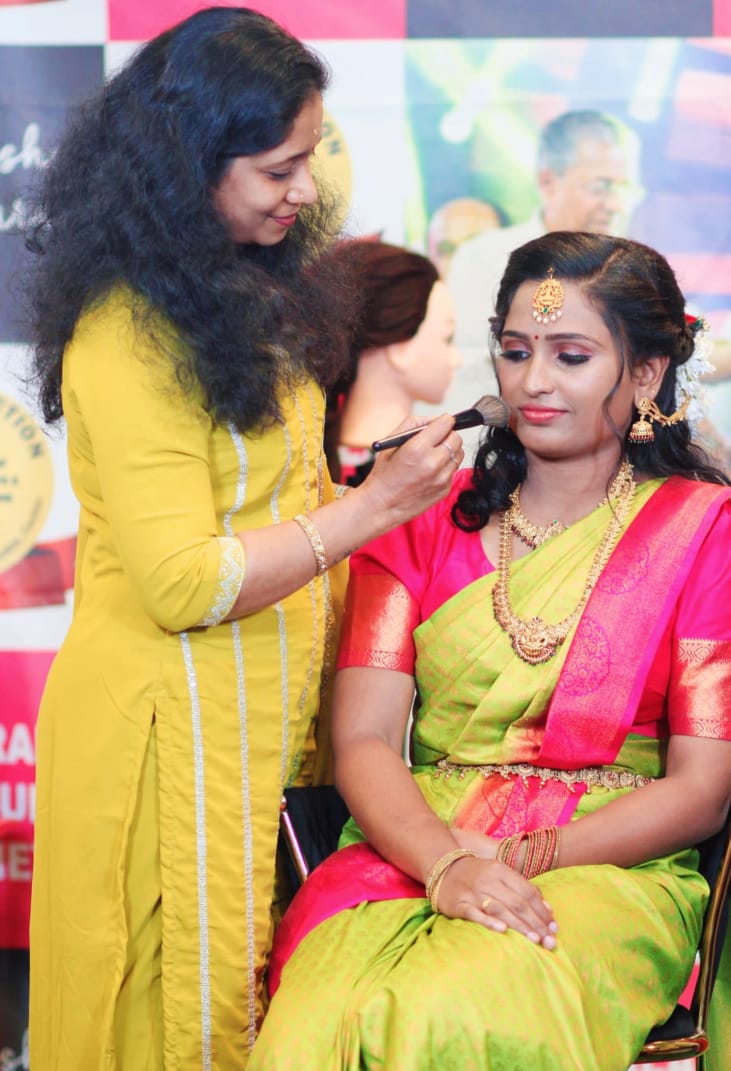 iris beauty salon chengottukavu